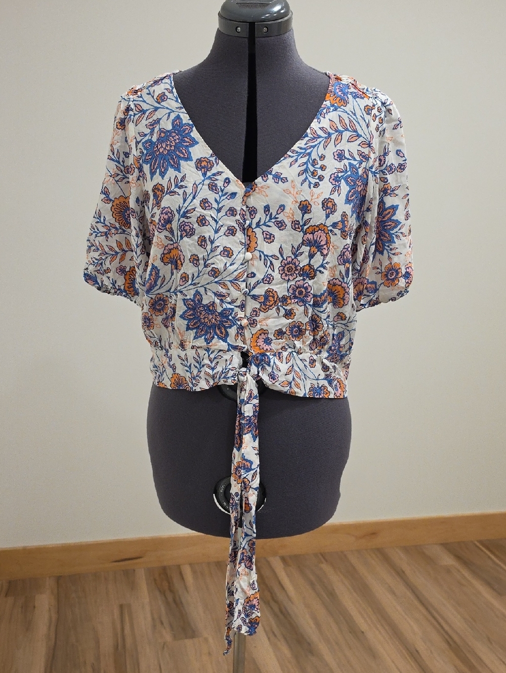 Rose & Olive White Floral Tie-Front Crop Top with Blue and Orange Blossoms